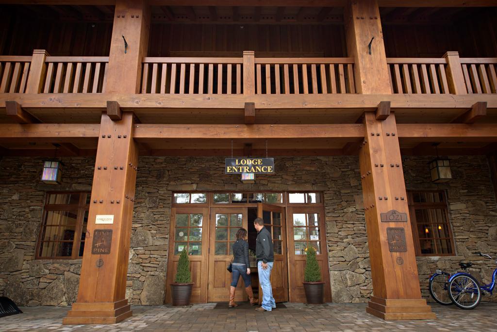 Fivepine Lodge Sisters Buitenkant foto
